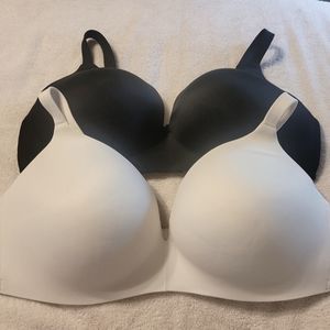 SET - Cacique Simply Wire-Free Plunge Nude & Black Bras 46DDD Great Condition